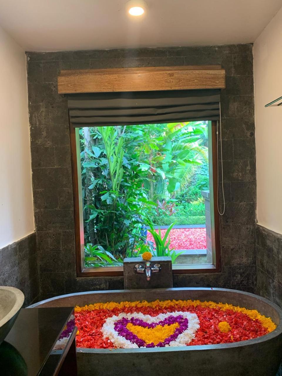 Poka Ubud Hidden Paradise & Spa By Eps מראה חיצוני תמונה